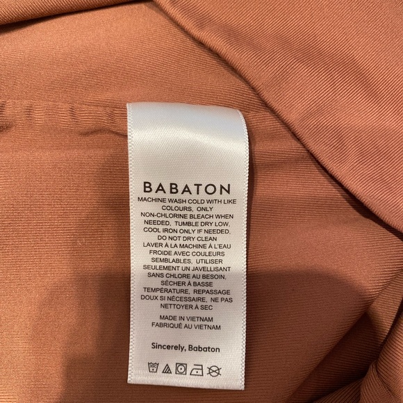ARITZIA BABATON Contour Scoopneck Bodysuit in size Medium - Picture 3 of 4